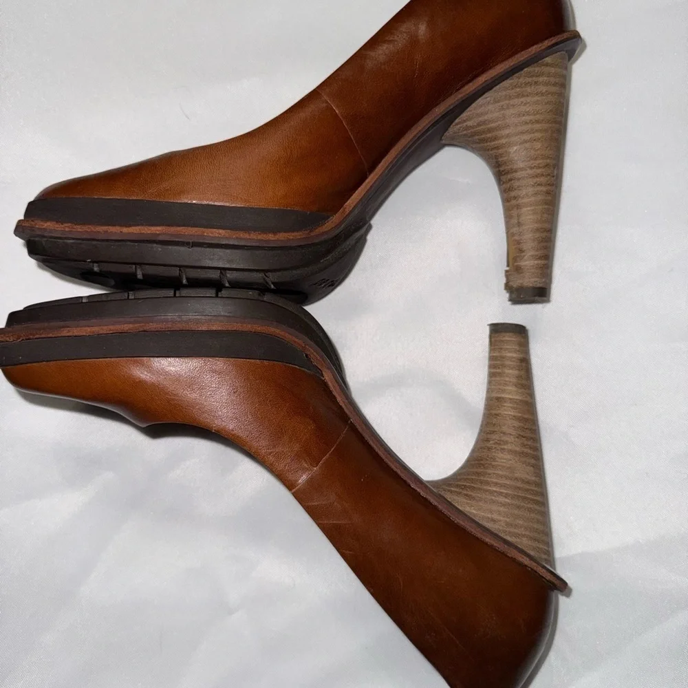 TSUBO Women's Magda Platform Pump Chestnut Brown